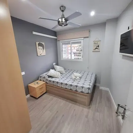 Precioso Reformado Con Terraza, 4 Habs * 瓦伦西亚